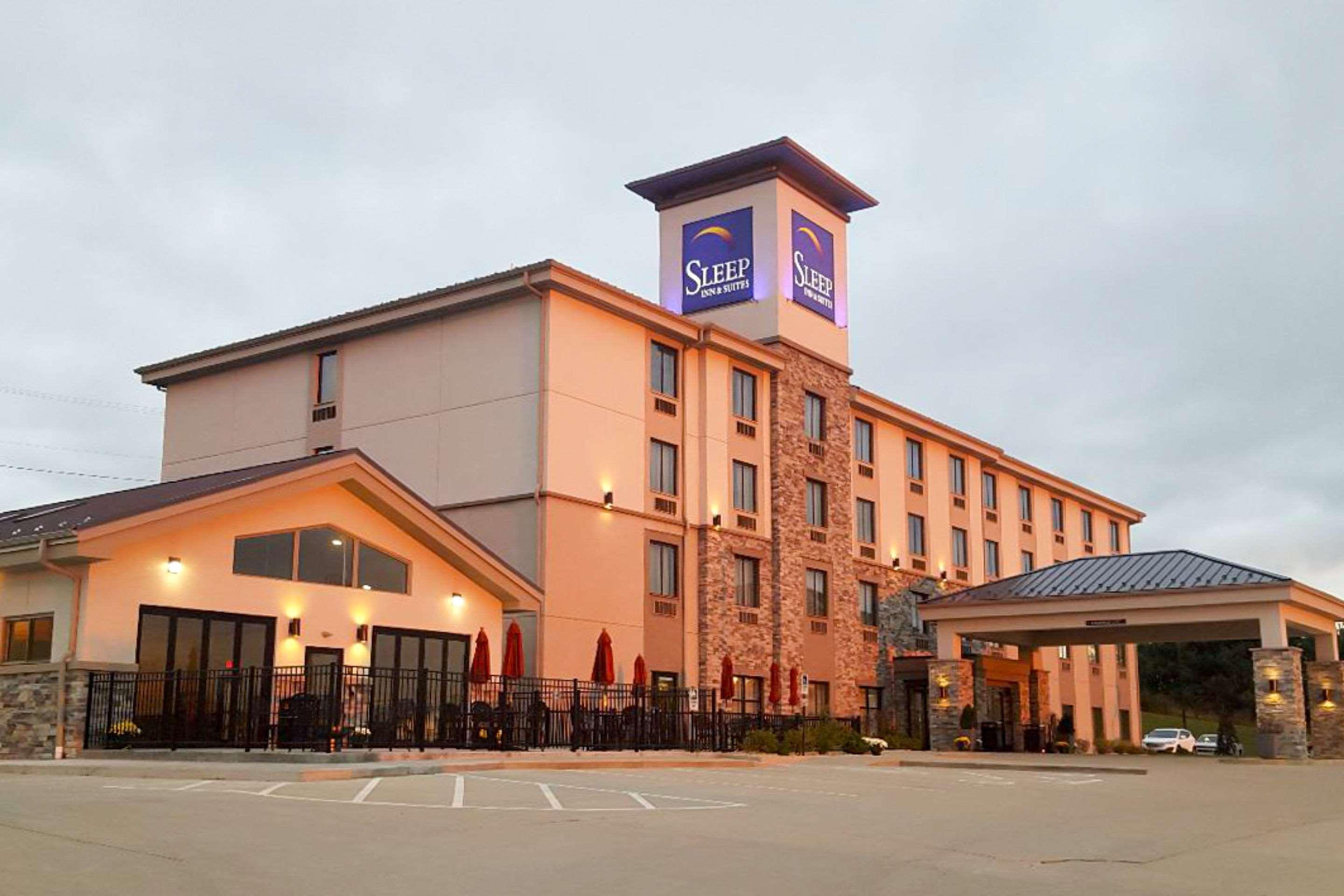 Sleep Inn & Suites Belmont - St. Clairsville Exterior photo